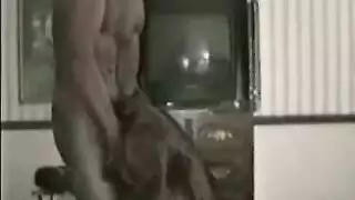 حارسات صينيات يأخذن قضيبًا كبيرًا في كل ثقب