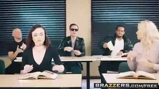 سكس مدارس – تلميذ مشاغب ينيك مدرسة شرموطه فى الفصل