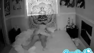 مشهد جامح لثلاث فتيات بلعبة وحشية