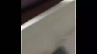 شقراء تبلع قضيبًا أسود عملاقًا لإباحية فاحشة زيتية
