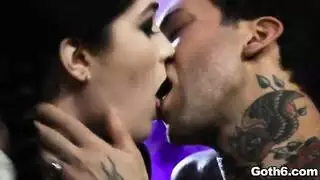 محارم إباحية: الأب يلعق ويضرب فرج ابنته بوحشية