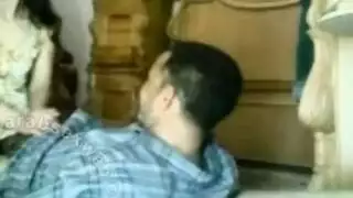 شابط مصري ينك زميلته في حمام الشغل