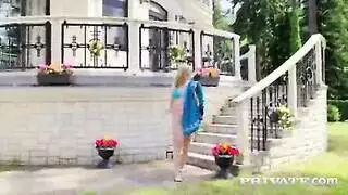 جنس ثلاثي صريح مع المراهقة آن ريد الصارخة