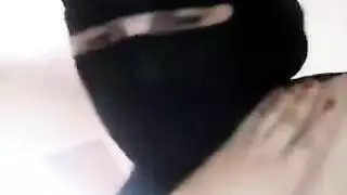 مص حليب صدر بين بنات