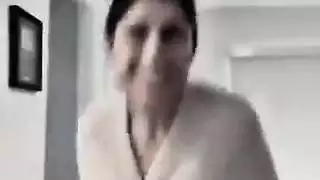 سكسي يقذف بكس اخته وهيه ما ترضه