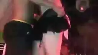 لعق شرجي مقرب: فتاة آسيوية تتعمق في لعق فتحة الشرج