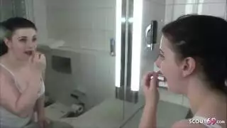 سكسي محارم واخ يفاجئ اختةالعارية في الحمام وينكه