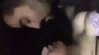 فتاة عربية تملأ فتحتها الضيقة بالسائل المنوي