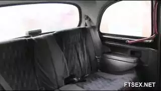 مكتبة كاملة من المحتوى الإباحي الصريح