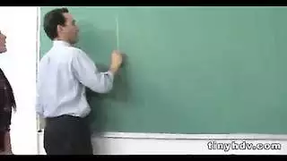 بنات بمؤخرات كبيرة في وضعية كلابية إباحية