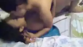 بنات مصرية ساخنة في جلسة لعق فرج جماعي