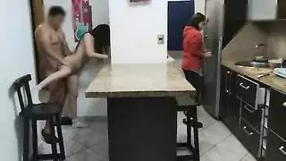 دراما قانونية مثيرة: تحدي رقصة شاكيرا الإباحية بعد إطلاق عائشة