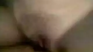 قفش مرتو مع وحد غريب ويضربه