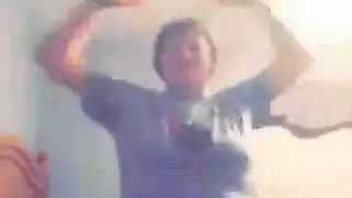 عاهرة مراهقة وقحة تأخذ جنس بورن قاسي