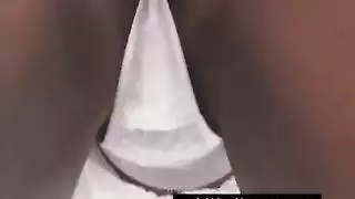 يظهر الناضجة البريطانية مهبلها المثالي ومع حلمات مرح سلامة