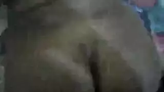 الفتاة البريئة تتحول إلى عاهرة جائعة للقضيب بعد مص عميق للحلق