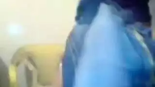 ممثلة إباحية تتباهى بفرجها الوردي المشدود