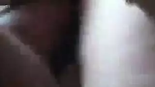 ابنة وقظة تُرضي قضيب أبيها بعمق