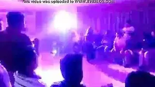 الفحل الأسود يسيطر على تينا كاي في مقطع جنسي مكثف