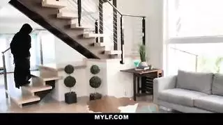 كس عربية ناضجة يتم تحريره في فيلم إباحي صريح