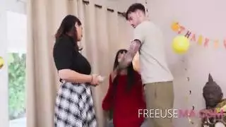 خيال زوجة الأب السحاقية: نساء آسيويات في جنس مقص صريح