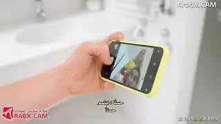 إغراء زوجة الأب: جوردي يضاجع والدة صديقه المثيرة في مشهد إباحي