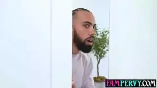 مراهقة عربية روكسي سينر تتعرض للجماع بقوة بقضيب أخيها غير الشقيق الكبير