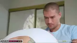 متدربة اليوجا تفتح مؤخرتها لمدربها من أجل جنس شرجي صريح