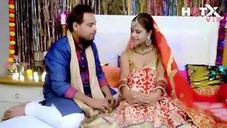 ليلة زفاف إباحية: فتاة هندية تُمارس الجنس في شرجها ومهبلها