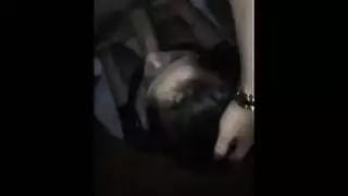 المدلك يقوم بتدليك فرجها الزلق قبل أن يمارس الجنس معها بعنف