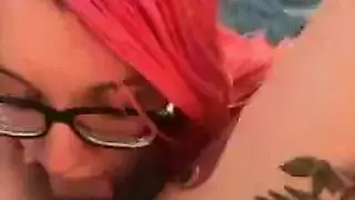 جنس حيواني صريح: فتاة جريئة تمارس الجنس العنيف طوال الليل