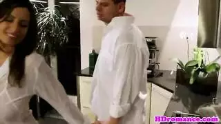 عاهرة موشومة بقبيلة بأثداء طبيعية ضخمة تحصل على قذف وجهي