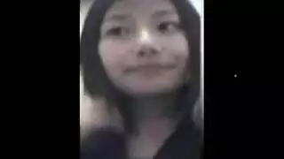 إكس إكس إكس: سمراء موشومة تثير، شاب مفلس يستمني بسرعة