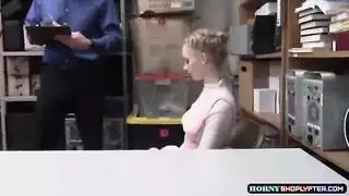 شقراء صغيرة تدفع ثمن جرائمها بجنس صعب