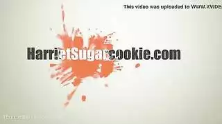 آسيوية تقدم مص عميق مكثف وتبلع