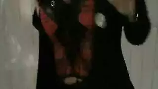 مراهقة مفلسة راكيل ديفاين تتباهى بكسها المشدود في العمل