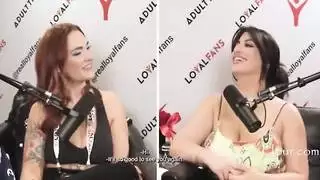 أسطورة الأفلام الإباحية سارة عربي وثدييها المشهورين