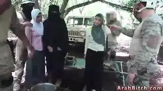 جلسة نيك عربية جامحة تتميز بمؤخرة عملاقة وجنس خشن