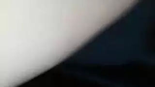 نيك قاسي: قضيب عملاق في طيزها، الساقين مرتفعتين