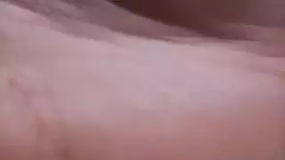 الجمال العربي يلعب على كاميرا الويب الخاصة بها