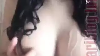 تسريب بورنو مراهقات: خيال الفتاة التركية السري بإدخال الأصابع في الحمام