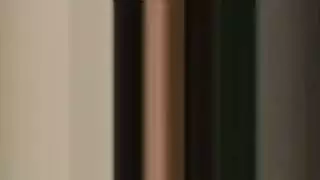 إباحية كبيرة وصغيرة: ممارسة جنسية ثلاثية قاسية مع عاهرتين