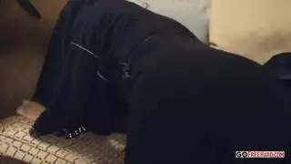 أمير الصحراء يأخذ جمال عربي في مشهد غرفة نوم صريح