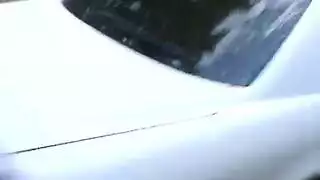 حركة خفية في الغابة: فرنسية تنيك في السيارة ثم تمص