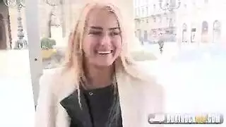 أفلام إباحية علنية: فتاة غبية تُنكح بقوة خلف الكواليس