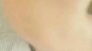 شرج شقراء يتسع من القضيب الكبير