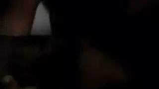 جلسة شرج عنيفة تترك الفتحة الشوكولاتية مفتوحة على مصراعيها ومستعملة