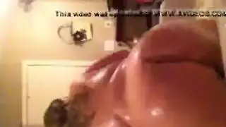 خنق الغرور خارج عاهرة متغطرسة