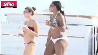 أم ذات طيز وصدر كبيرين يتم تدميرها في كل ثقب