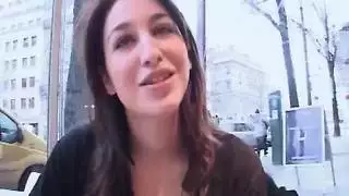 مصري مع مراتو واختها